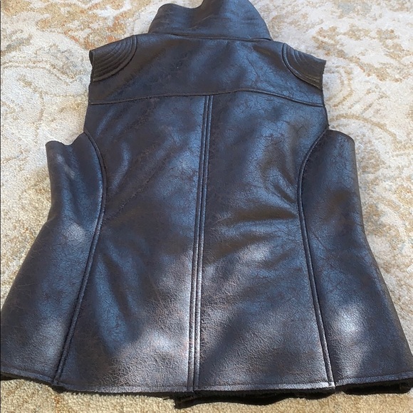 Yoki Fun Faux Fur Vest - Size Large - Picture 8 of 14